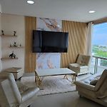 Luxury 4Br 3Ba Penthouse - 5 Min To Airport & Beach