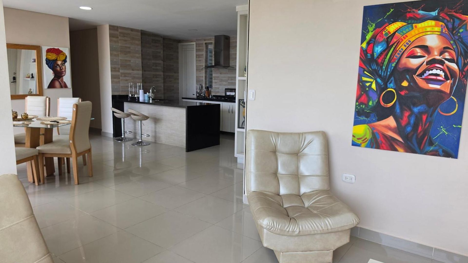 Luxury 4br 3ba Penthouse - 5 Min To Airport & * Cartagena