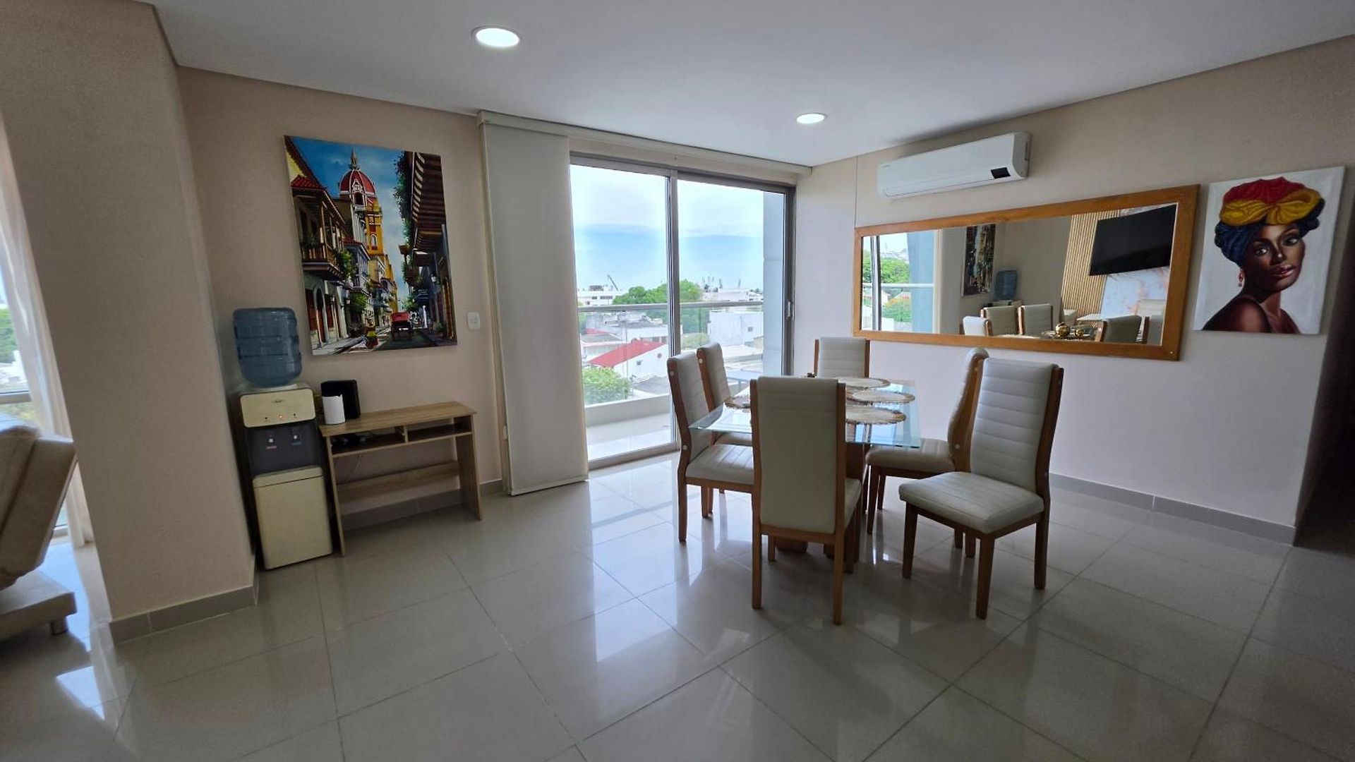 Luxury 4br 3ba Penthouse - 5 Min To Airport & *