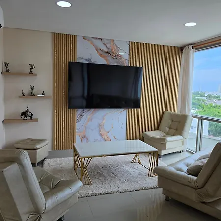 Luxury 4br 3ba Penthouse - 5 Min To Airport & Cartagena