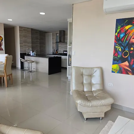 Luxury 4br 3ba Penthouse - 5 Min To Airport & * Cartagena
