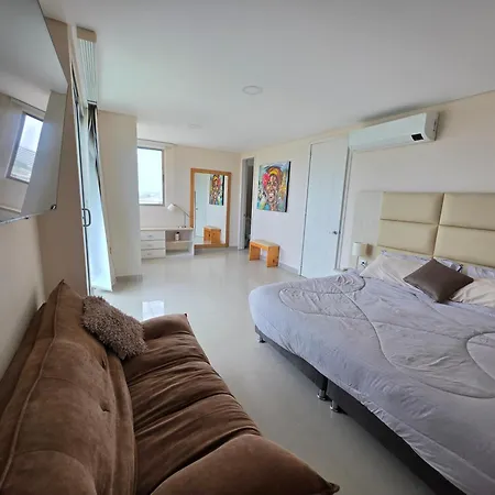 Luxury 4br 3ba Penthouse - 5 Min To Airport & Apartamento Cartagena