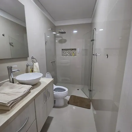 Luxury 4br 3ba Penthouse - 5 Min To Airport & Apartamento Cartagena