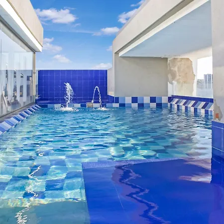 Luxury 4br 3ba Penthouse - 5 Min To Airport & *